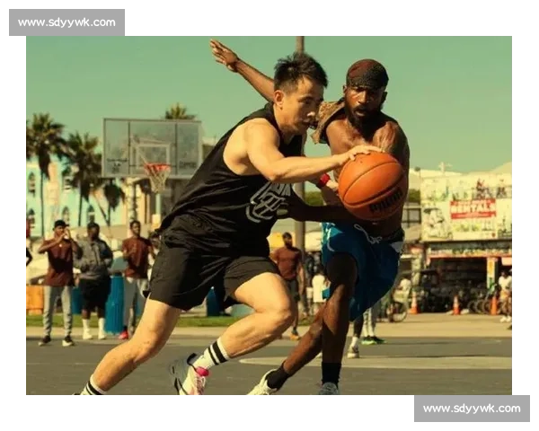 赵继伟驻足科比雕像前：8 与 24 的跨洋篮球对话