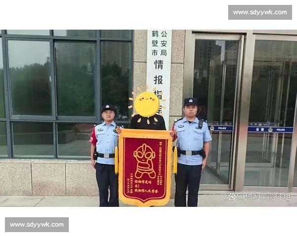北京民警获奥特曼锦旗：当 “光之守护者” 照进现实