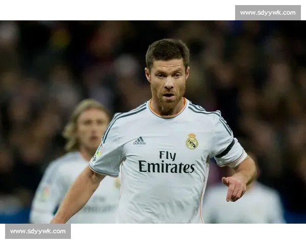 阿隆索直言不满：皇马首秀上半场过于急躁，中场调整显成效