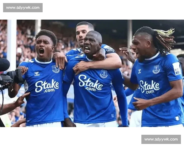 埃弗顿vs狼队英超焦点战前瞻攻防博弈与关键球员走势解析