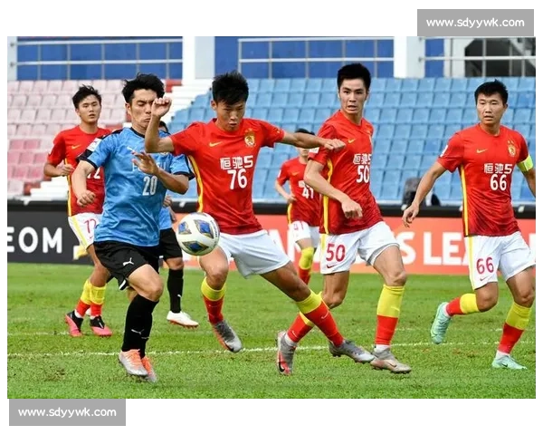 川崎前锋与广州恒大巅峰精彩对决全面呈现技战术较量焦点深度解析 川崎前锋与广州恒大巅峰精彩对决全面呈现技战术较量焦点深度解析